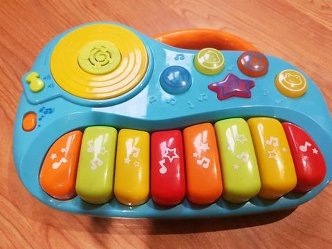 Toy keyboard. Excellent Condition