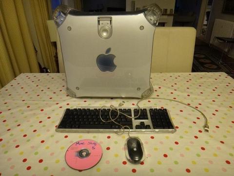 Vintage Apple POWER MAC G4, 400Mhz, Tower, keyboard , mouse & software
