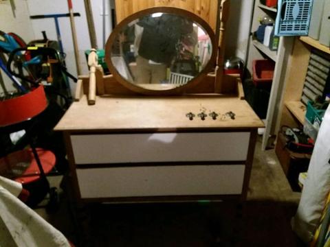 FREE dressing table in need of repair