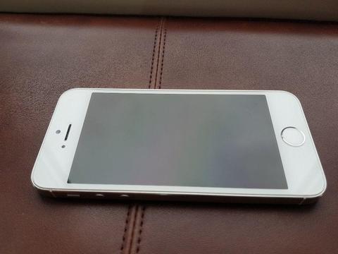 Apple iPhone 5S 16GB Silver Factory Unlocked to any Network V Good Condition