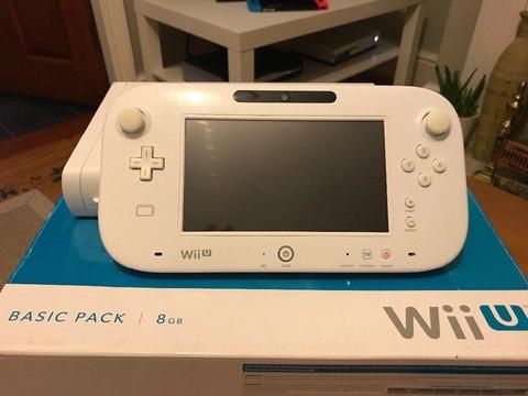 Nintendo Wii U White 8GB - huge bundle in excellent condition