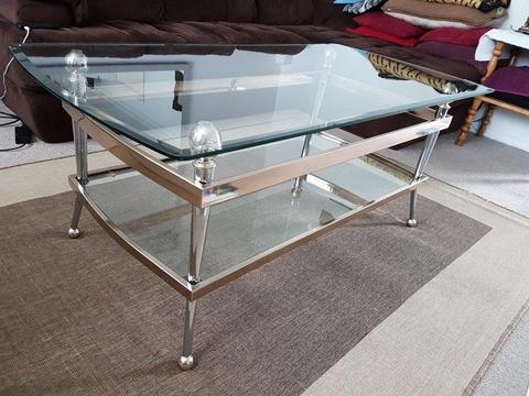 Glass coffe table with glass shelf