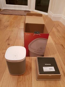 Sonos Play 1 speaker in white