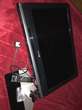 Sony 32” LCD TV Model KDL-32V4000 and remote