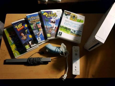 NINTENDO WII CONSOLE WITH GAMES (OPEN TO OFFERS)