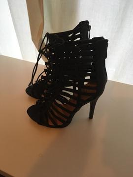 Beautiful heels size 5
