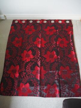 floral curtains in very good condition
