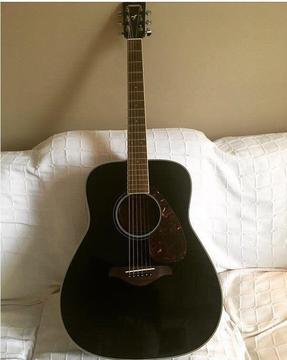 Yamaha acoustic Guitar. Model FG72OS