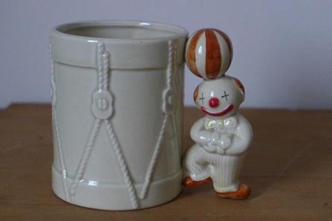 Rare Vintage Collectible Novelty Mug in the shape of a drum with ball-juggling circus clown handle