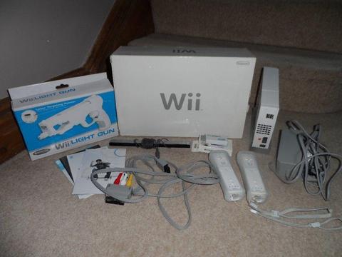 Wii CONSOLE SET IN BOX WITH 2 CONTROLLERS, CONVERTER AND GUN