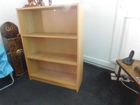 LIGHT OAK EFFECT BOOK CASE IN EXCELLENT CONDITION CAN DELIVER
