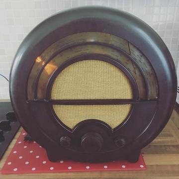 Beautiful rare EKCO round working vintage Bakelite radio superhet AC76