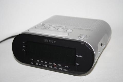 Sony Dream Machine ICF-C218 Alarm Clock Radio FM AM Big Green Light Up Digits