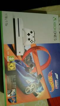 Xbox one 1 td 2 games boxed used once