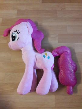 Various my little pony items PLEASE READ AD TO SEE ALL OFTHEM