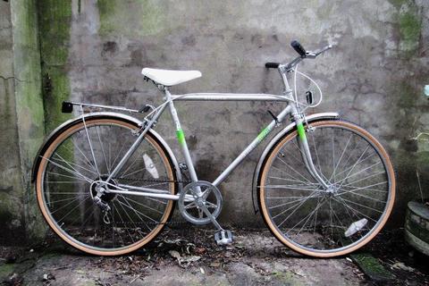 FREE SPIRIT CYCLONE 5. 20 inch, 51 cm, small. Vintage gents dutch style mixte frame traditional bike