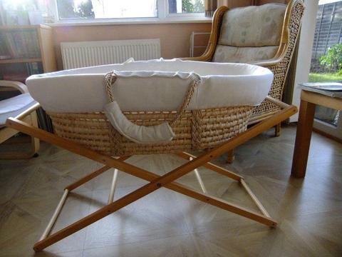 Moses Basket with stand plus 5 sheets