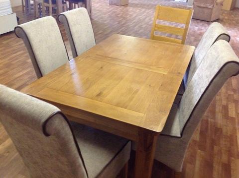 5 FT SOLID OAK TABLE AND 6 CHAIRS