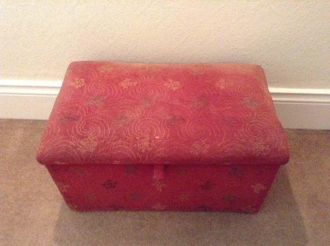 Storage/blanket/toy box - free to collect before 6.00pm on Sunday 21 January