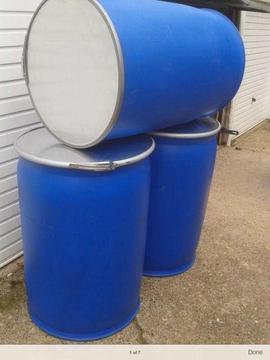 10x 220 litre plastic shipping barrels with wide mouth