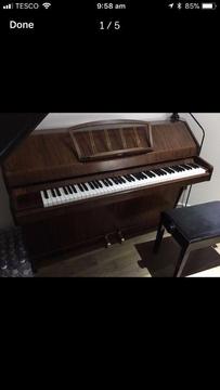EAVESSTAFF MINIROYAL PIANO FOR SALE (HARDLY USED) VERY GOOD CONDITION