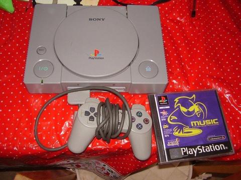 PLAYSTATION 1 WITH GAME