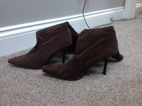 Ladies boots size 6