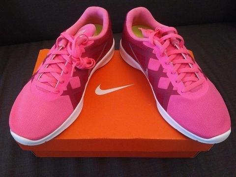 NEW IN BOX: Nike Lunar Lux TR women's or girls pink trainers / gym running shoes - Size 4