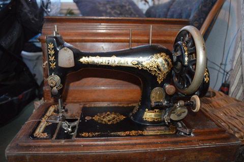 Antique Singer Sewing machine with oak coffin style box