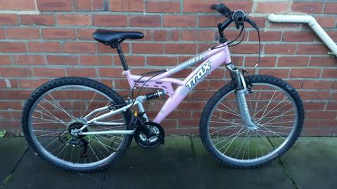 Ladies Trax TFS1 bike. 16 inch frame. 26 inch wheels. Good working condition ready to ride
