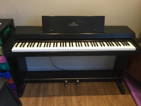 Electric piano Yamaha clavinova CLP 360