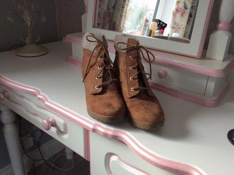 New look Boots size 3