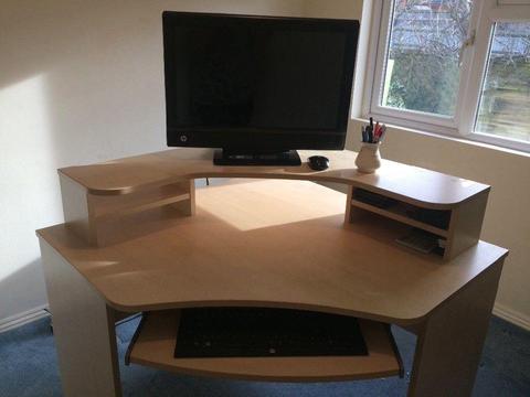 Desk and 2 filing cabinets in good condition (PC not included)