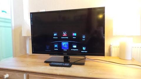 Excellent Condition Toshiba 32-inch 1080p Full HD Smart LED TV Can Deliver