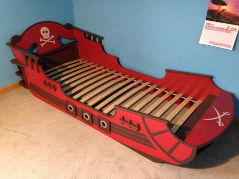 Children's pirate bed