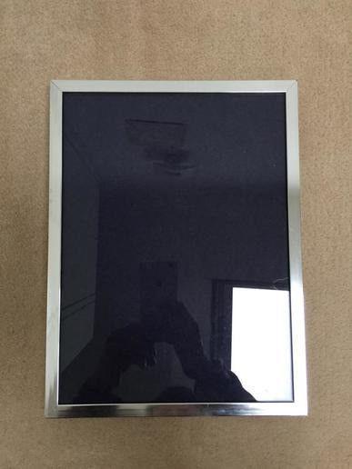 Free metal picture frame
