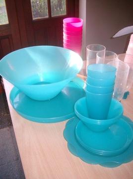 Various picnicwear items - blue/green plastic and some pink