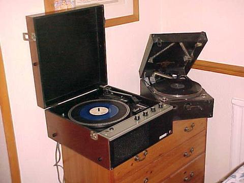 VINYL RECORDS WANTED - 1960's to 2000's - LP's / SINGLES / EP's * RECORD PLAYERS WANTED