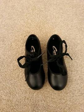 Girls Size 8 tap shoes
