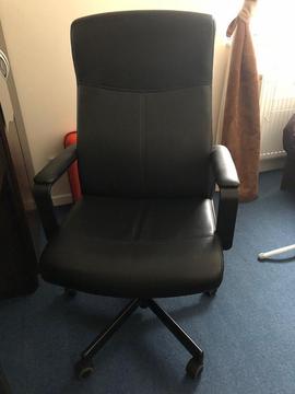 Black faux leather pc chair