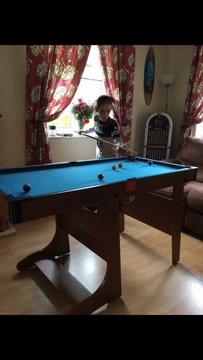 Folding pool/snooker table