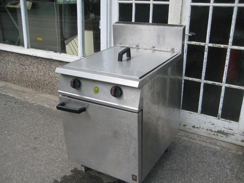 Catering Falcon Dominator G2865 twin tank gas fryer LPG with gas safe certificate