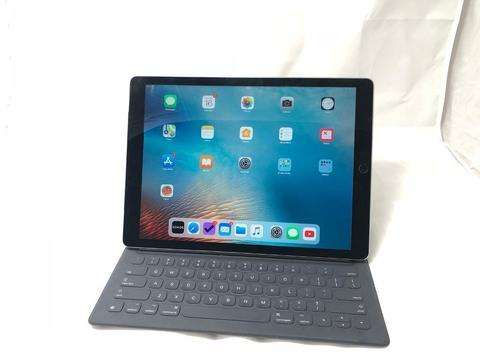 Apple Ipad Pro 12.9” 128GB Wi Fi Plus 4G Unlocked Space Grey with Smart Keyboard