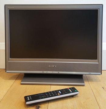 Sony Bravia KDL-20S3020 20” LCD TV and remote control