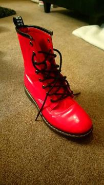 Size 7 lace up red patent leather boots, unisex