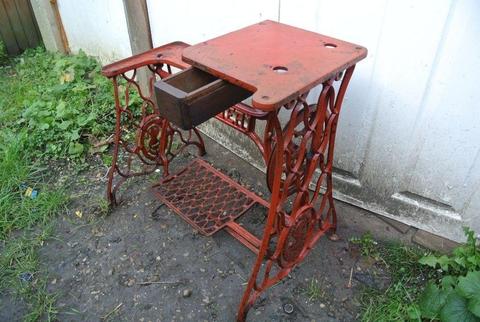 RED Singer 29K Cylinder Arm Patcher/Cobblers Industrial Sewing Machine Stand with ORIGINAL DRAWER