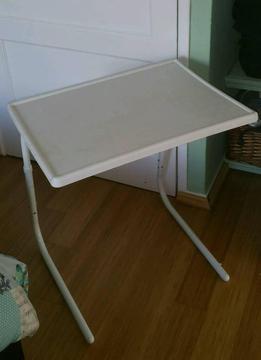 FOLDABLE TABLE