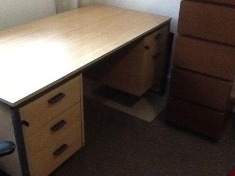 Large wood & metal office desk With 5 locking drawers 5ft wide Good condition Madeley, Telford