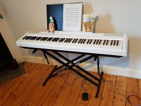 White Yamaha Digital Piano P-105 (Excellent condition)