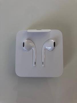 *NEW* Wired Apple Earphones with Lightning Connection
